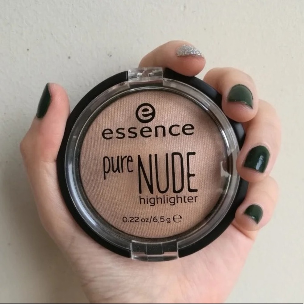 Essence Pure Nude Highlighter